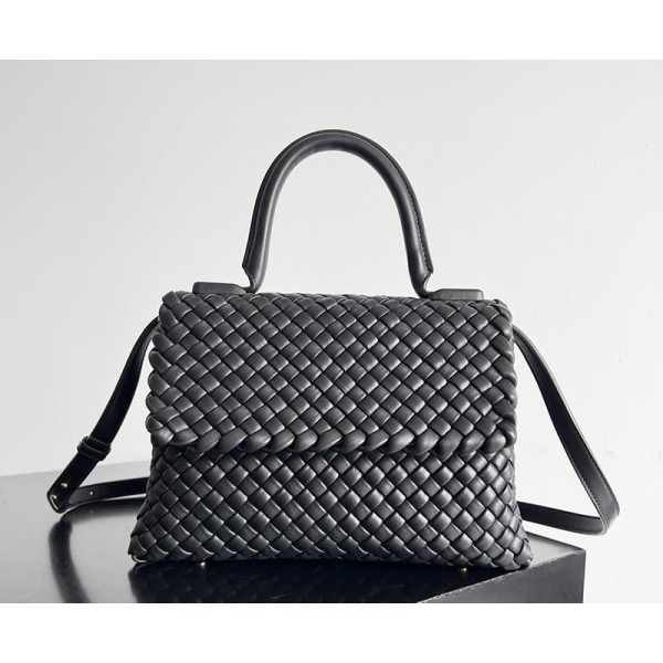 بوتيجا فينيتا كيس 217 الحجم : 19×26×11 سم