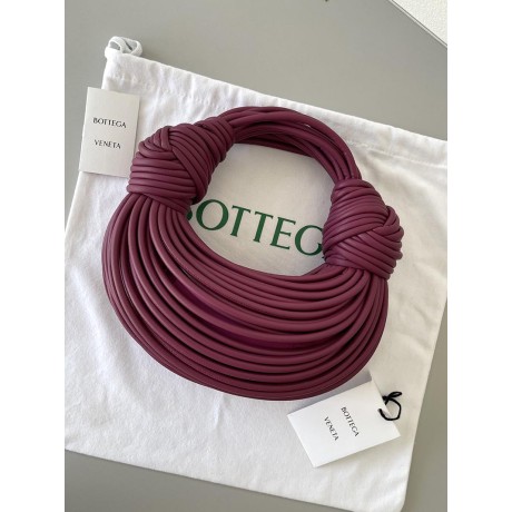 بوتيجا فينيتا كيس 234 الحجم : 22×15.5×6.5 سم