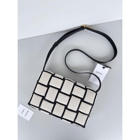 بوتيجا فينيتا كيس 241 الحجم : 38×10×28 سم