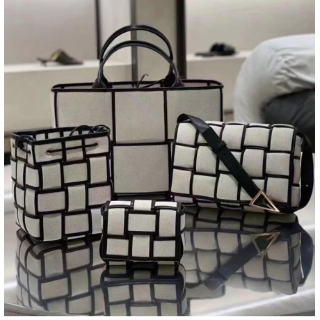 بوتيجا فينيتا كيس 242 الحجم : 38×10×28 سم