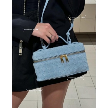 بوتيجا فينيتا كيس 245 الحجم : 22×12.5×5 سم