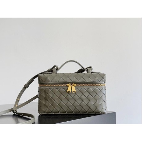 بوتيجا فينيتا كيس 249 الحجم : 22×12.5×5 سم