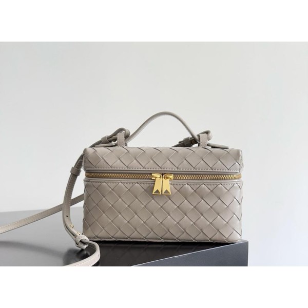 بوتيجا فينيتا كيس 250 الحجم : 22×12.5×5 سم