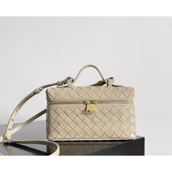 بوتيجا فينيتا كيس 251 الحجم : 22×12.5×