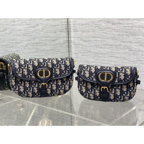 Bag-Dior-001 Size :  17.5 x 11 x 3.5 cm