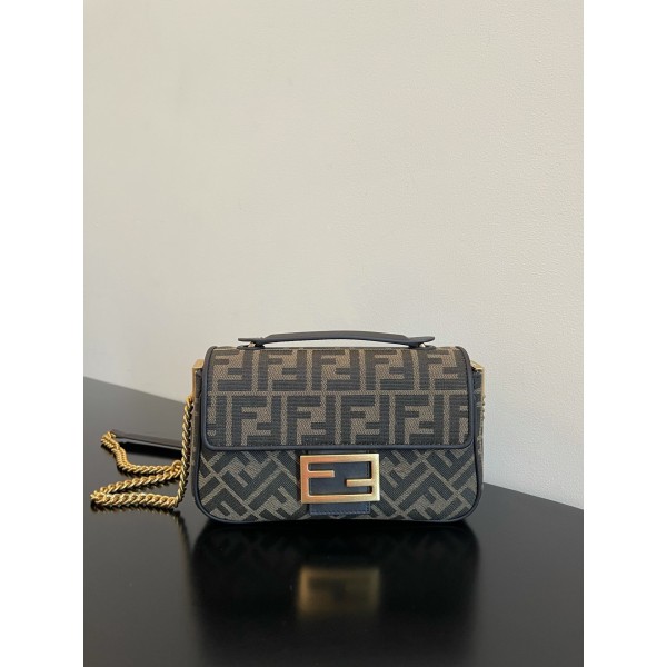Bag-Fendi-018 Size :   27x6x15cm 