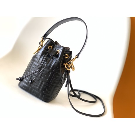 Bag-Fendi-030 Size :   18.5x12x10cm 