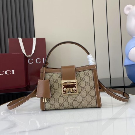 Bag-GU-192 Size :   20x 13.5x 8 cm