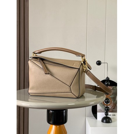 Bag-Loe-055 Size :   24x16x10 cm