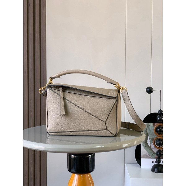 Bag-Loe-056 Size :   24x16x10 cm