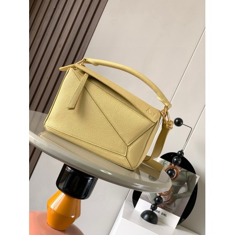 Bag-Loe-061 Size :   24x16x15 cm