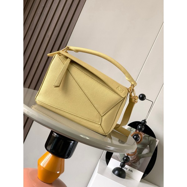 Bag-Loe-061 Size :   24x16x15 cm