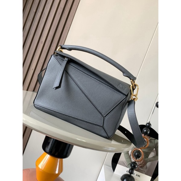 Bag-Loe-063 Size :   24x16x17 cm