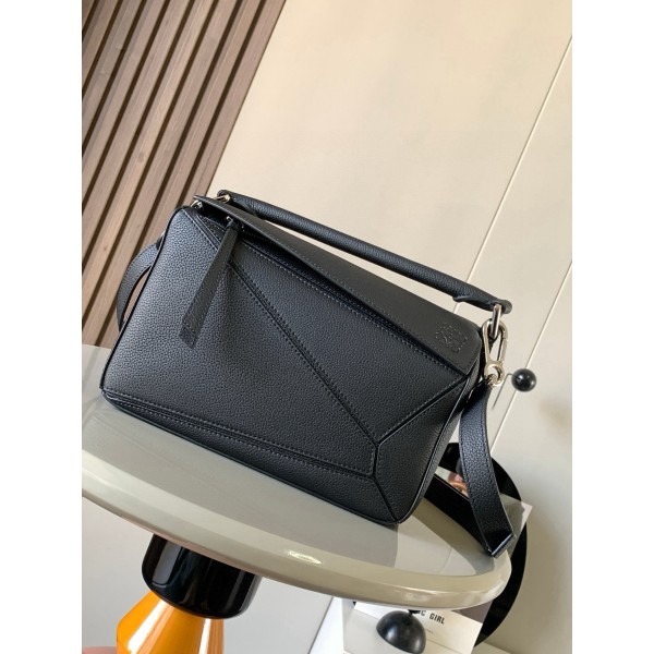 Bag-Loe-066 Size :   24x16x20 cm