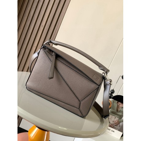 Bag-Loe-068 Size :   24x16x22 cm