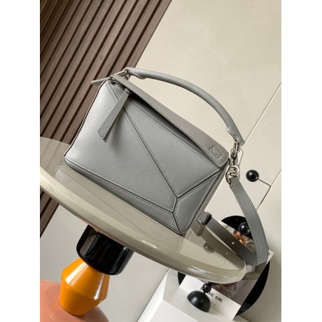 Bag-Loe-072 Size :   24x16x26 cm