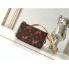 M13094  Bag-Lvbag-076 Size :   13.5 x 12 x 20.5 cm 