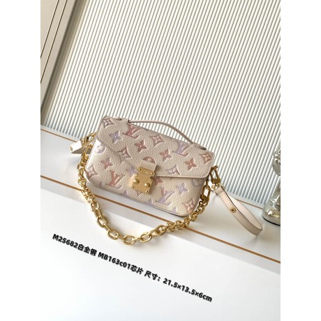 M25682 Bag-Lvbag-106 Size :   21.5x 13.5 x6cm