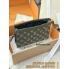 M81115  Bag-Lvbag-137 Size :   14.5 x 4.5 x 22 cm 