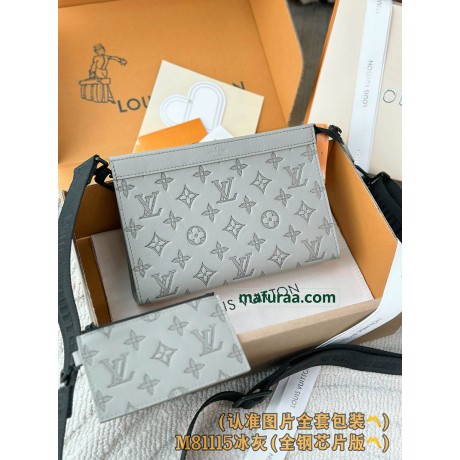 M81115  Bag-Lvbag-138 Size :   14.5 x 4.5 x 22 cm 