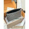 M81115  Bag-Lvbag-138 Size :   14.5 x 4.5 x 22 cm 