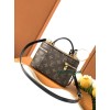 M47125  Bag-Lvbag-154 Size :   19.0 x 11.5 x 6.5 cm