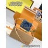 M83043  Bag-Lvbag-188 Size :   17.5 x 8.8 x 20.5 cm 