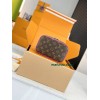 M12650  Bag-Lvbag-220 Size :   13.5 x 12 x 20 cm