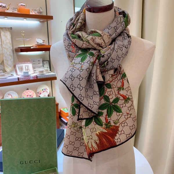 Scarf-Gu087