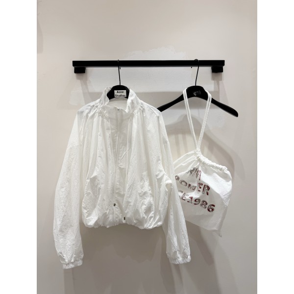 Yi-Acne-095